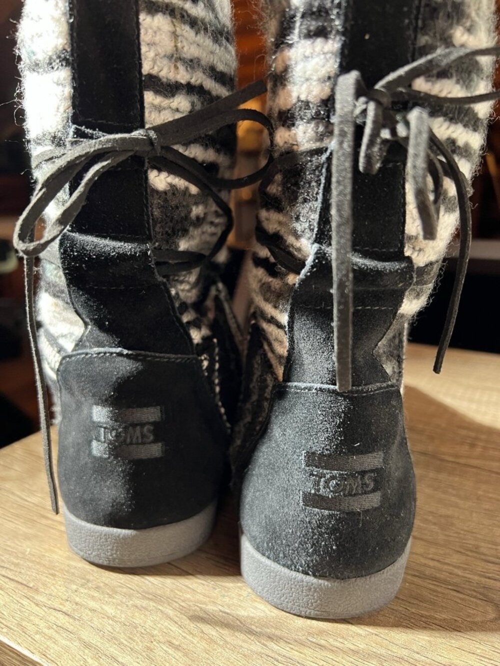 TOMS Nepal Women’s Size 10 Black White Gray Knit Moccasin Wrap Boots - Picture 7 of 9